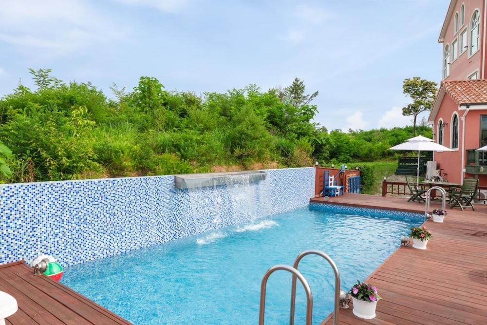 Gangneung Mirabell Spa Pension Екстериор снимка