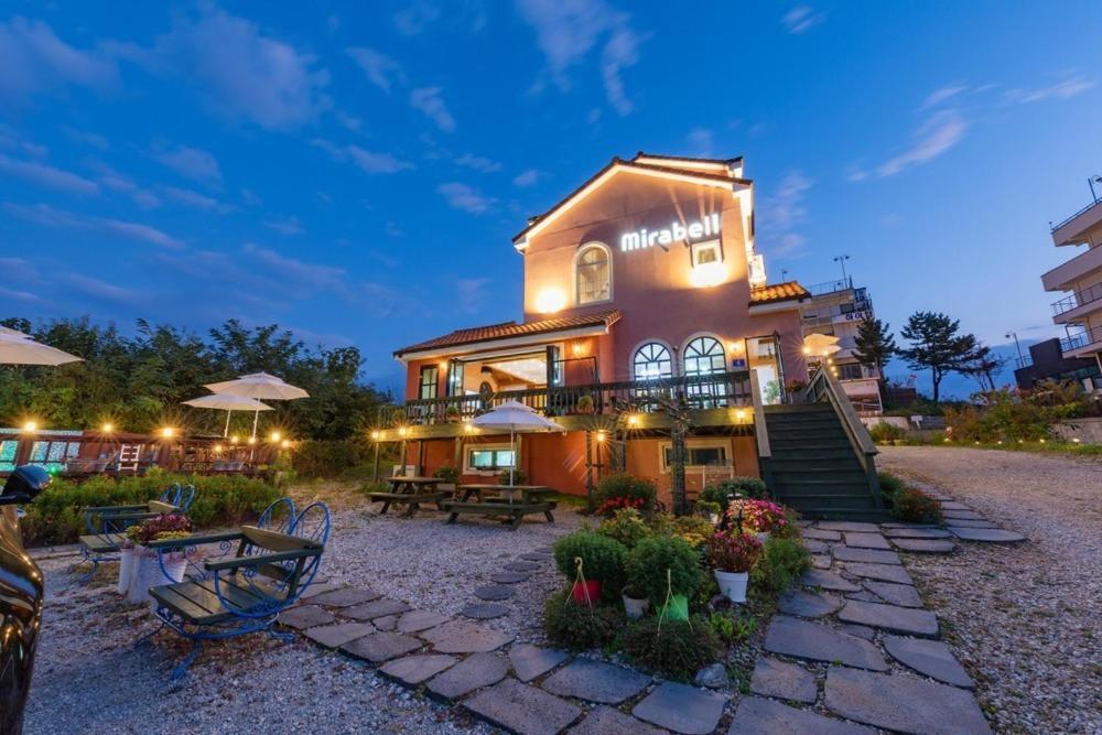 Gangneung Mirabell Spa Pension Екстериор снимка